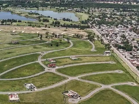 MMC. Espectacular lote en venta barrio Village Plaza