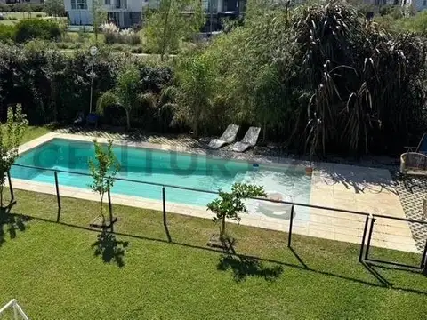 VENTA CASA DE 5 AMBIENTES AL LAGO  BARRIO CEIBOS PUERTOS DEL LAGO