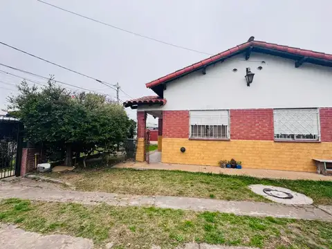 Casa 5 ambientes con 2 baños