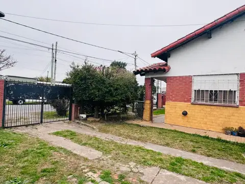 Casa en Venta con 2 cocheras