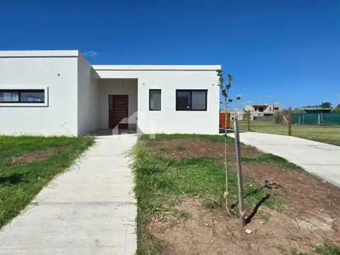 Casa  en Venta en Santa Elisa, Pilar del Este, Pilar