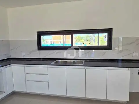 Casa en Venta en Pilar Del Este, USD 180.000