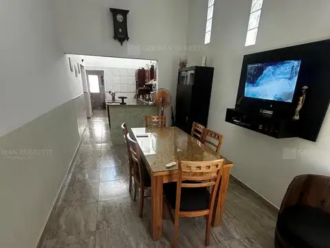 Casa en Venta con 2 cocheras