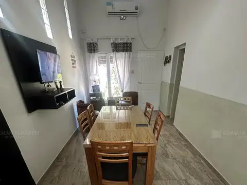 Casa 4 ambientes con 2 baños