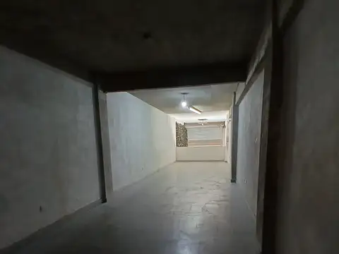 Local de 2 Plantas a la calle en Alquiler