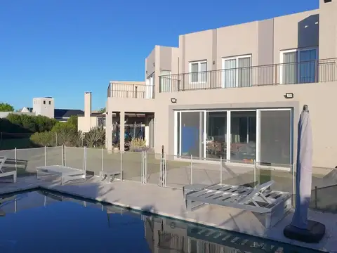 Casa en Alquiler en El Cantón - Barrio Puerto, $ 1.800