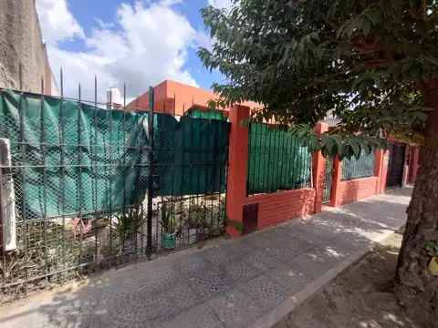 Casa 5 ambientes con 1 baño