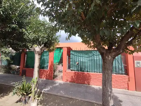Casa en Merlo multifamiliar 4 amb + monoambiente + galpón