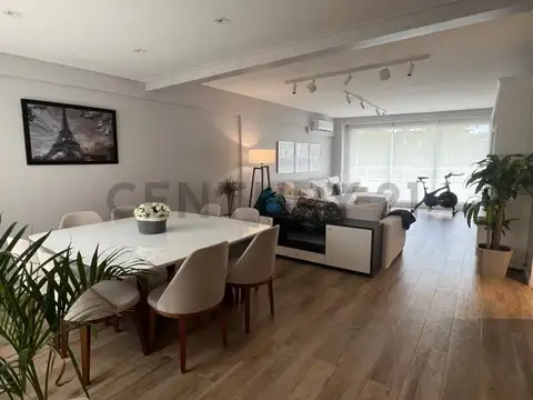 Venta Departamento 4 Ambientes con dependencia y cochera de Categoría en Flores