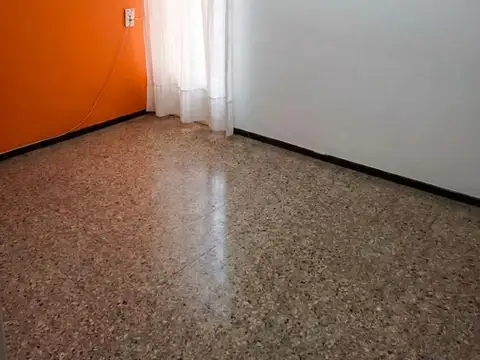 Departamento 2 ambientes en venta en Flores