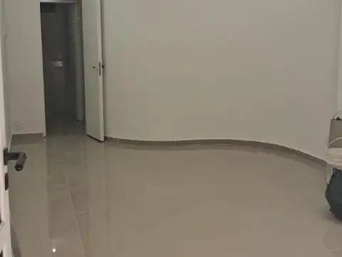 Local en Alquiler Via Púb.