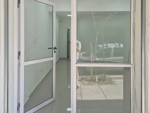 Local en Venta Via Púb.