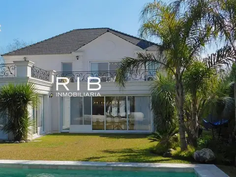 Impecable Propiedad Estilo Francés