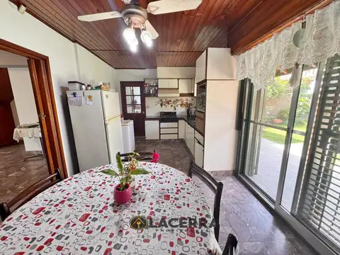 Casa en Venta con 3 cocheras
