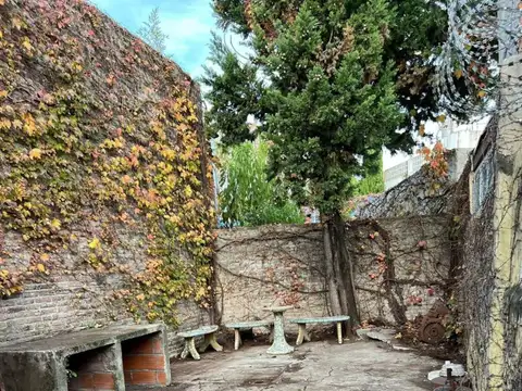 EXCELENTE LOCAL EN VENTA DE 433 MTS, EN EL BAJO DE SAN ISIDRO , CUB:  314 MTS, FRENTE: 15.60 X 31MTS