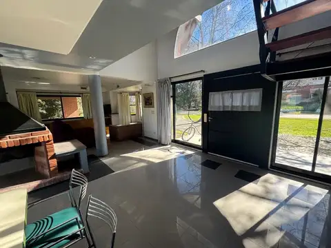 Casa en Venta con 4 cocheras