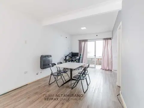 GALPÓN Y PH CON PATIO Y COCHERA EN VENTA LA PLATA