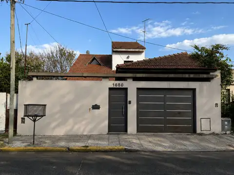 Casa de 5 ambientes en venta en Banfield c/ pileta