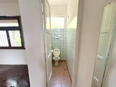 1 AMBIENTE SUPER LUMINOSO BAÑO Y COCINA SEPARADO CON EXPENSAS E IMPUESTOS INCLUIDOS  FRENTE A PLAZA