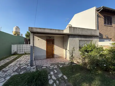 EN VENTA Casa tipo 3 ambientes - Hermoso Terreno