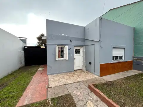CASA 3 AMB EN VENTA CON PARQUE Y APTO CREDITO