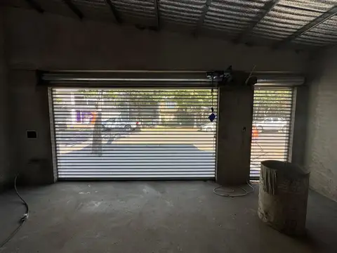 Local comercial + galpón en alquiler Roldán