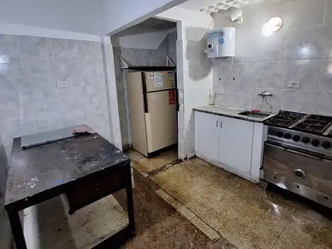 VILLA REAL. VIRGILIO 2800. Local 200 mts. 2 baños + Expensas y Abl