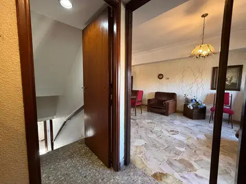CASA 9 AMBIENTES VENTA HAEDO PARQUE PILETA JARDIN