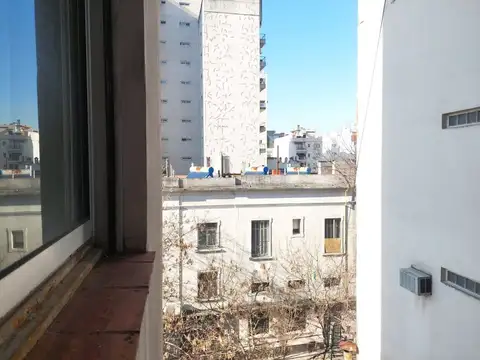 Venta Dpto. 2 amb y 1/2 luminoso en Balvanera