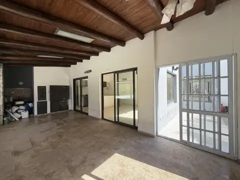 Casa en Venta con 5 cocheras