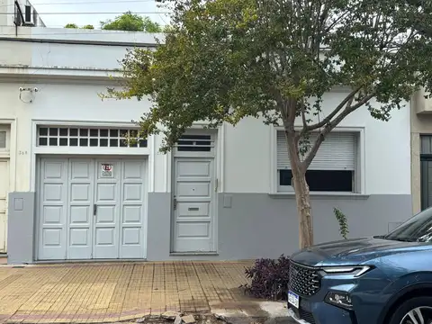 Casa en venta - 3 Dormitorios 3 Baños - La Plata