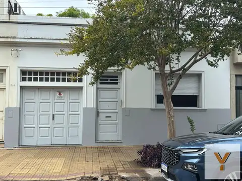 Casa en venta - 3 Dormitorios 3 Baños - La Plata