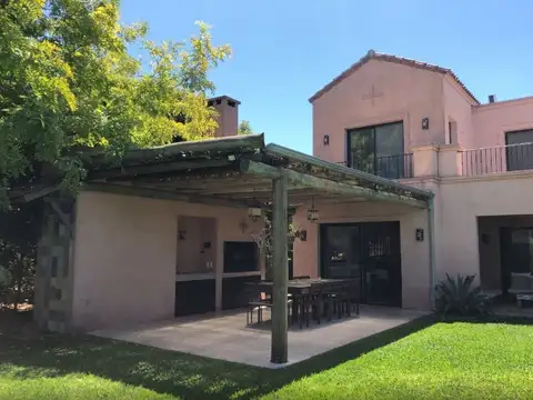 Casa 4 ambientes con 3 baños