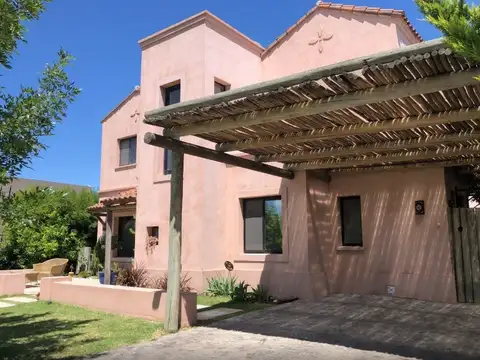 Casa en Alquiler de 3 dormitorios