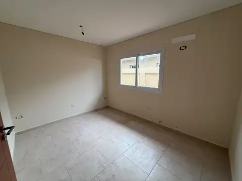 Casa 3 ambientes con 1 baño