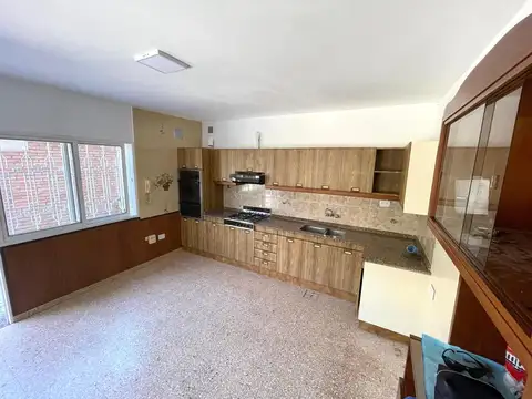 Casa 6 ambientes con 2 baños