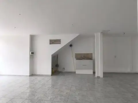 LOCAL COMERCIAL 70M2 CÉNTRICO SOBRE CALLE JUJUY