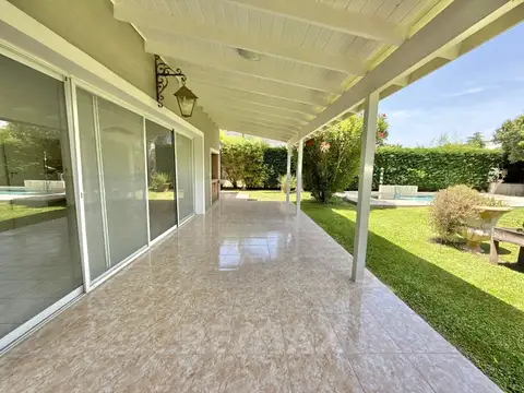 Casa 4 ambientes con 3 baños