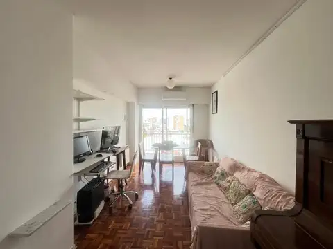 Superí 3500, Piso 8