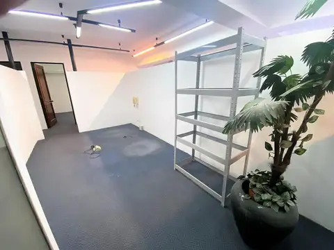 Oficina en Venta con 5 cocheras