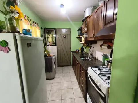 Casa 6 ambientes con 1 baño