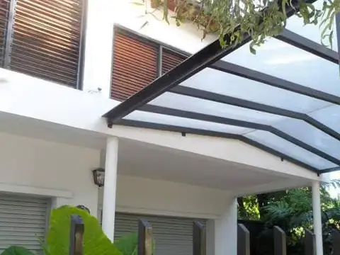 Casa 6 ambientes con 2 baños