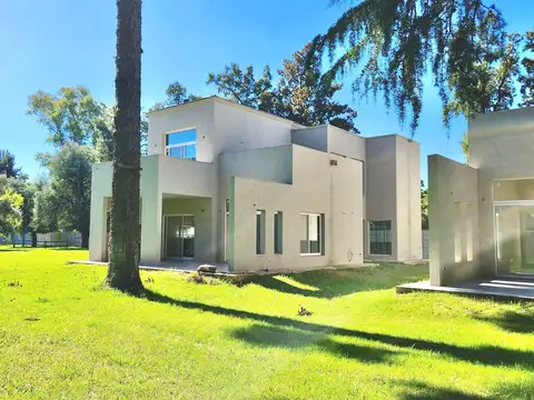 Venta Casa a Estrenar 5 Ambientes Sin Expensas