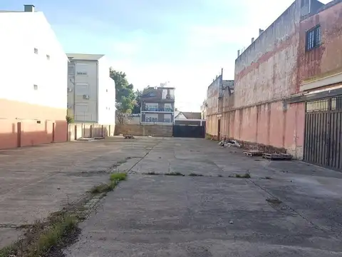 Terreno en venta en Villa Devoto con gran playa de estaciona