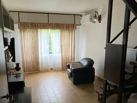 Casa 8 ambientes con 3 baños