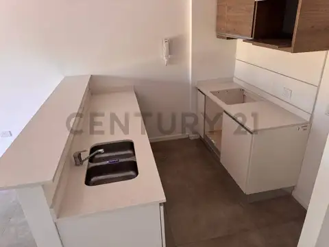 Mariano Castex 1500, Piso 0