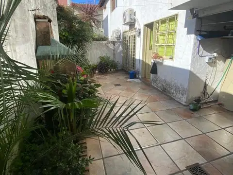 Depto Tipo Casa 4 ambientes con 2 baños