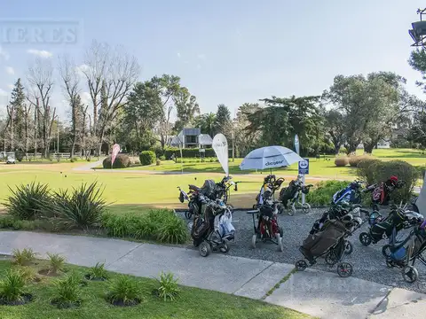 Casa 8 ambientes con 3 baños