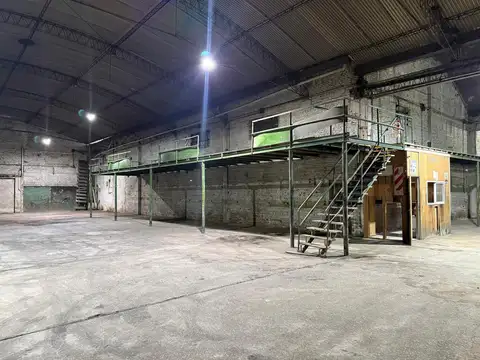 Gran galpón 1.400 m²   entrepiso 800 m² | Ideal logística o industria! Roca y Bv. Segui