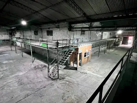Gran galpón 1.400 m²   entrepiso 800 m² | Ideal logística o industria! Roca y Bv. Segui